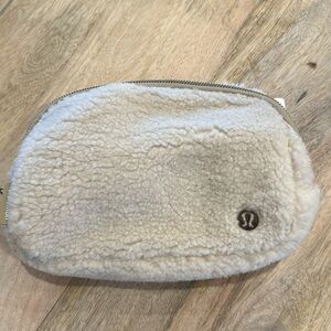 NWT Lululemon Sherpa Everywhere Fleece
Belt Bag in Ivory